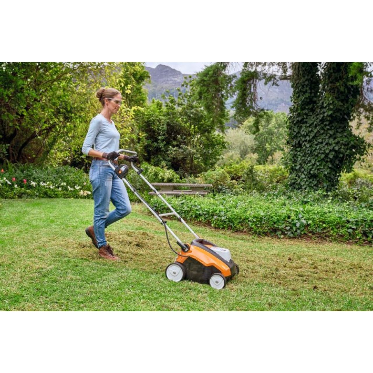 Stihl AkkuVertikutierer RLA 240 Set inkl. Akku und Ladegerät